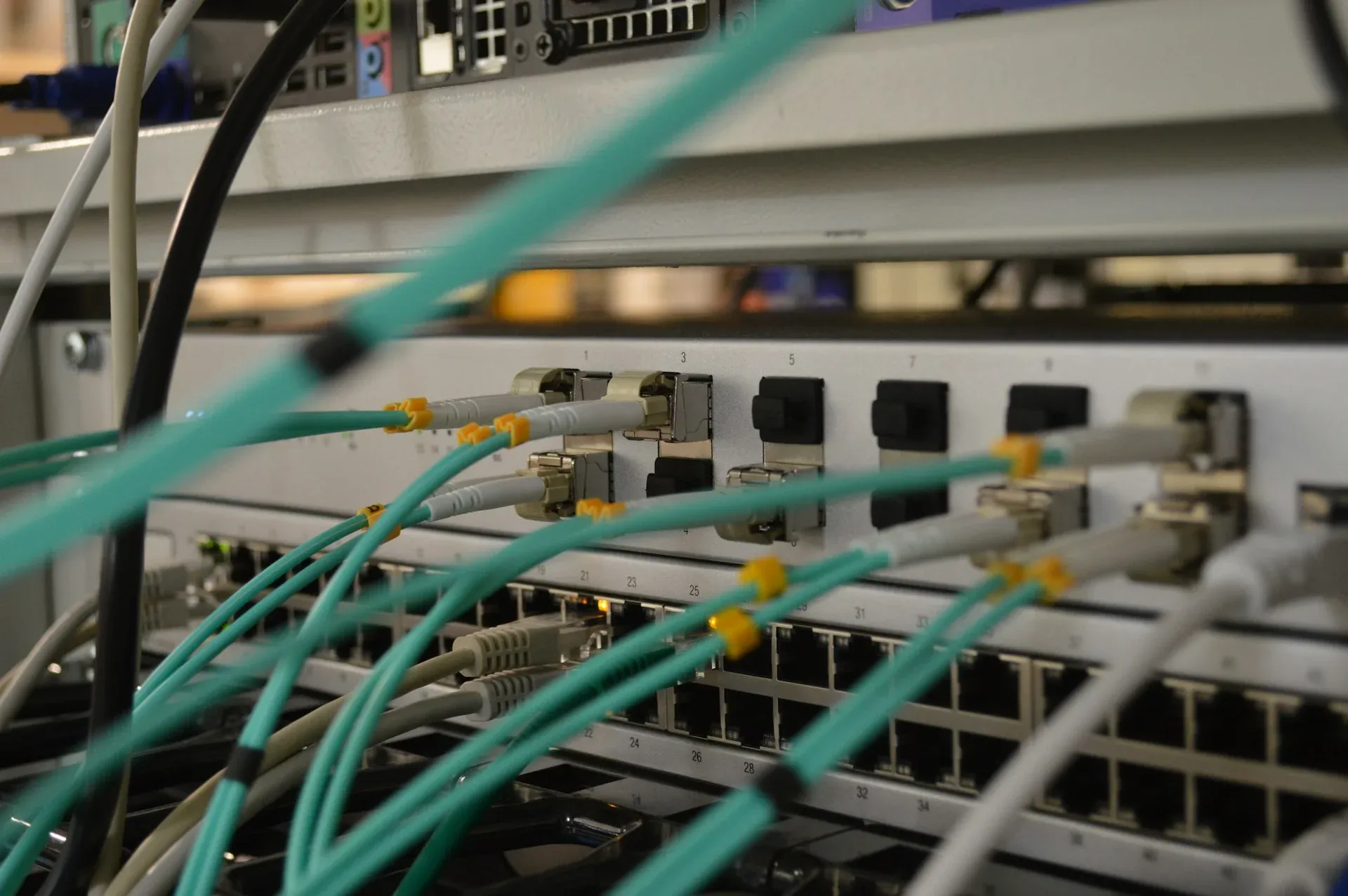 Top-of-rack switching and patch